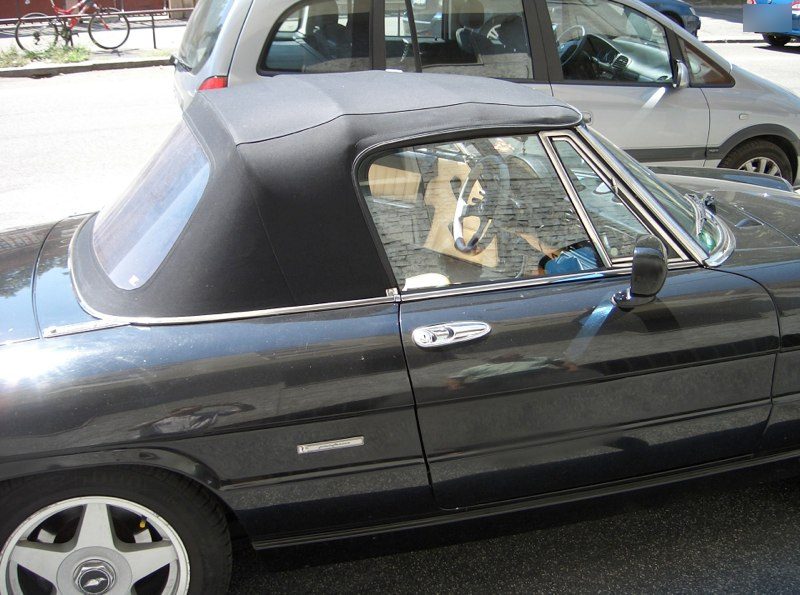 Alfa Romeo Duetto con capote nera nuova montata